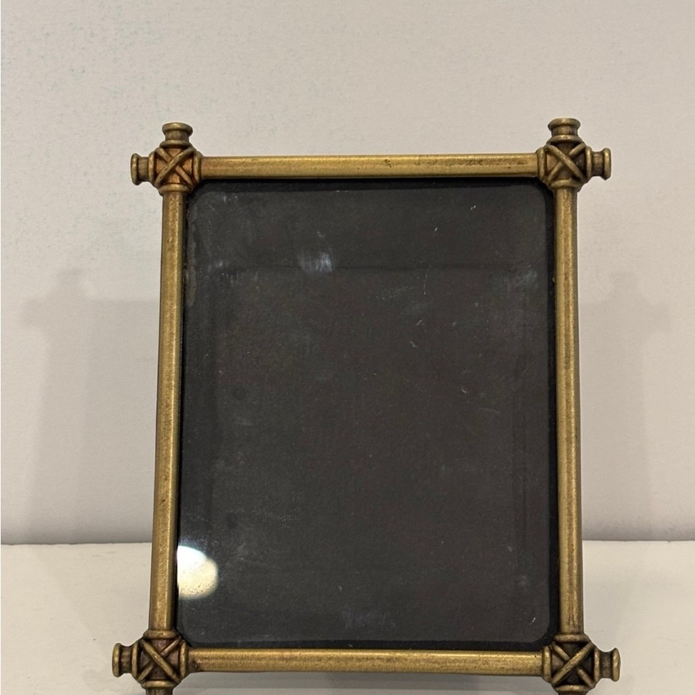 Metal picture frame decor